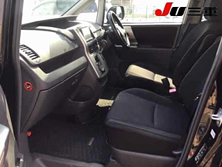 TOYOTA VOXY 2009
