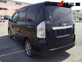 TOYOTA VOXY 2009