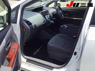 TOYOTA PRIUS ALPHA 2012
