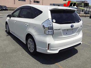 TOYOTA PRIUS ALPHA 2012