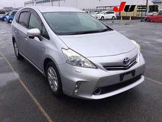 TOYOTA PRIUS ALPHA 2011