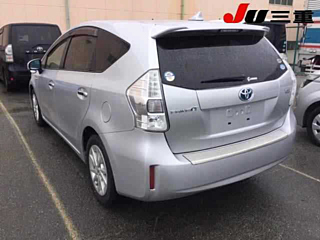 TOYOTA PRIUS ALPHA 2011