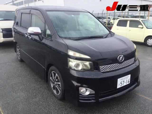 TOYOTA VOXY 2011