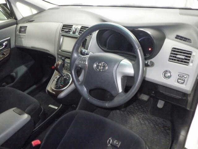 TOYOTA MARK X ZIO 2013