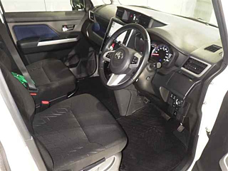 TOYOTA ROOMY 2019