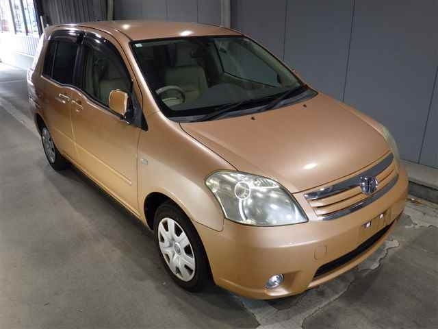 TOYOTA RAUM 2010