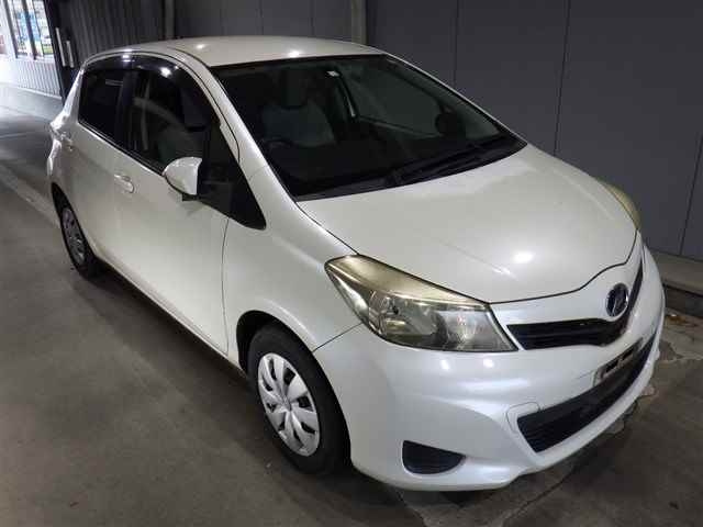 TOYOTA VITZ 2012
