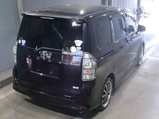 TOYOTA VOXY 2010