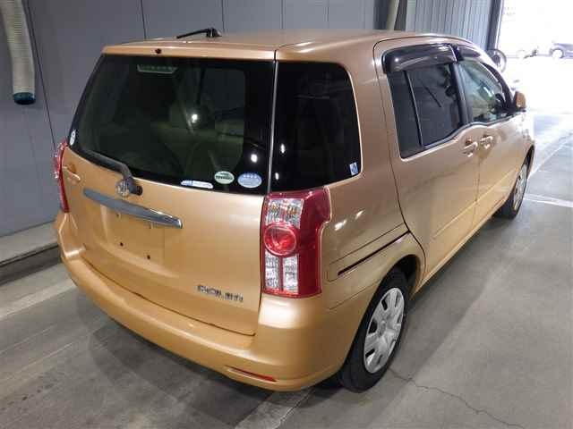 TOYOTA RAUM 2010