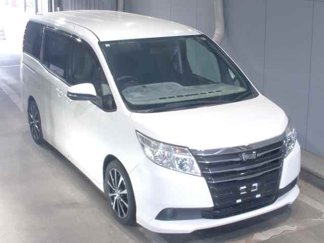 TOYOTA NOAH 2016