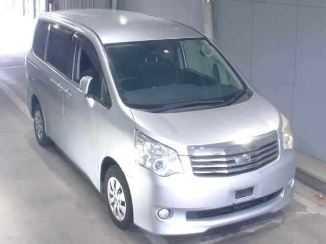 TOYOTA NOAH 2012