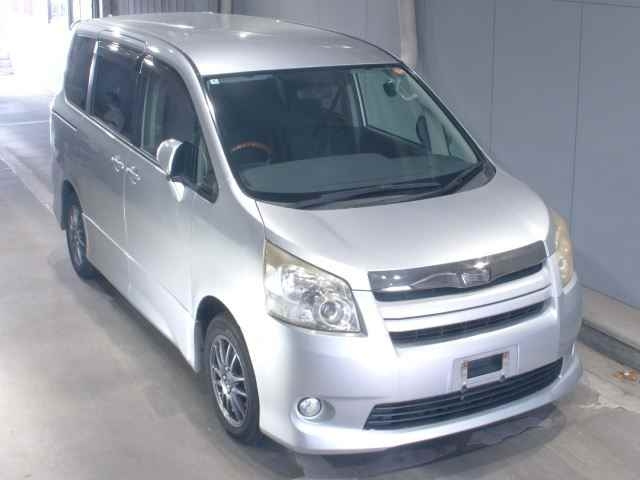 TOYOTA NOAH 2008