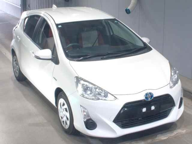 TOYOTA AQUA 2016