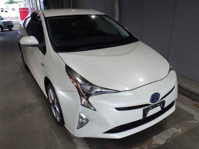 TOYOTA PRIUS 2016