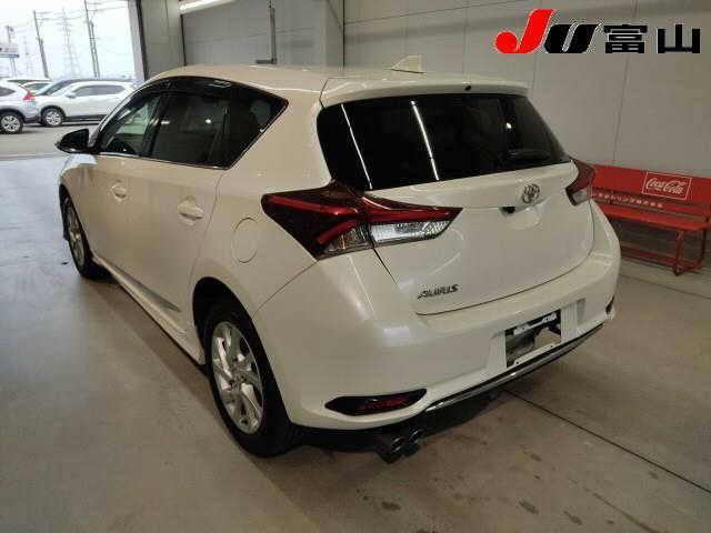 TOYOTA AURIS 2015