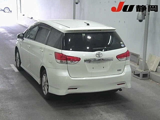 TOYOTA WISH 2010