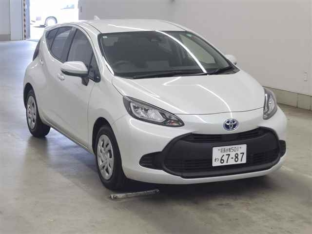 TOYOTA AQUA 2024