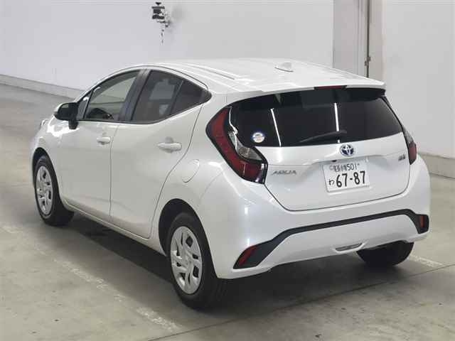 TOYOTA AQUA 2024