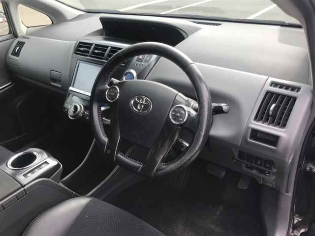 TOYOTA PRIUS ALPHA 2014