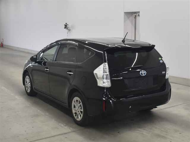 TOYOTA PRIUS ALPHA 2014