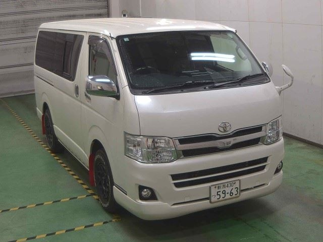 TOYOTA HIACE VAN