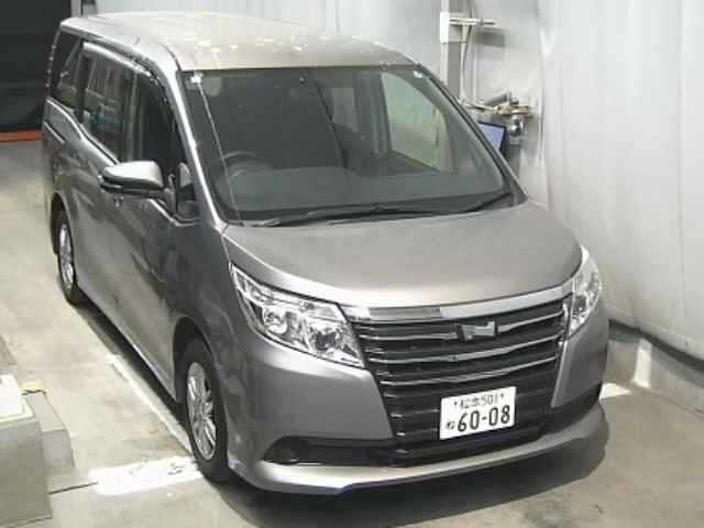 TOYOTA NOAH 2015