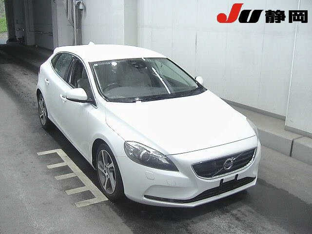 VOLVO V40 2015