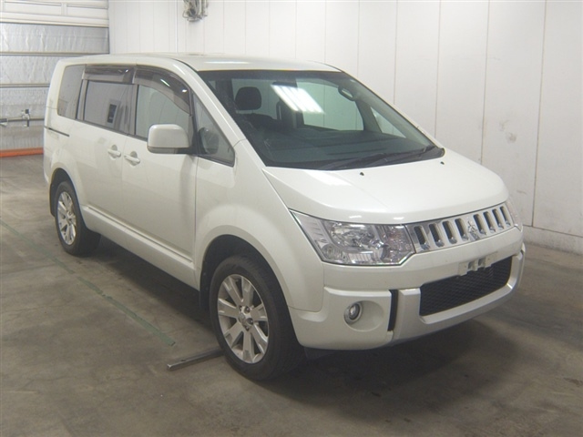 MITSUBISHI DELICA D5