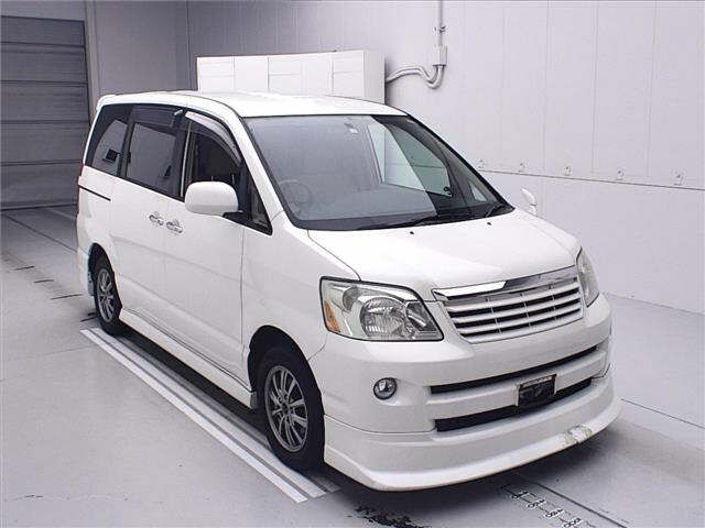 TOYOTA NOAH 2005