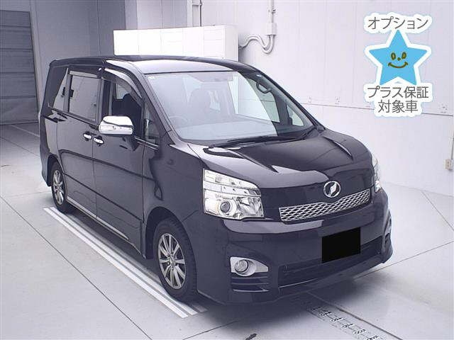 TOYOTA VOXY 2013