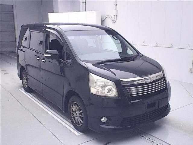 TOYOTA NOAH 2008