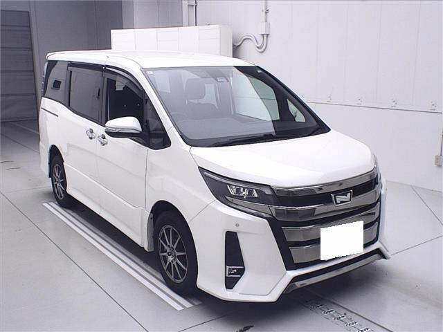 TOYOTA NOAH 2017