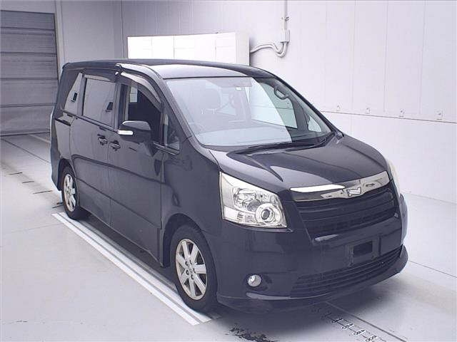 TOYOTA NOAH 2007