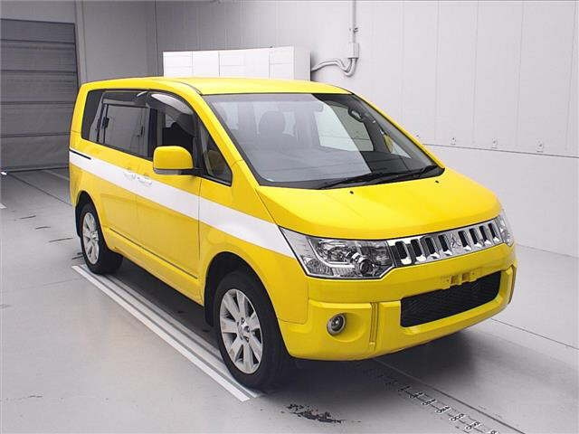 MITSUBISHI DELICA D5