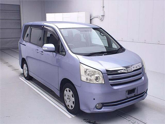 TOYOTA NOAH 2009