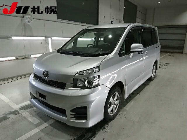 TOYOTA VOXY 2010