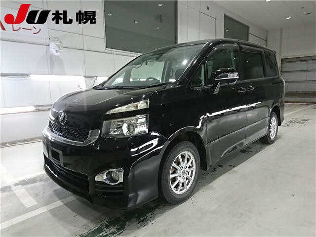 TOYOTA VOXY 2010