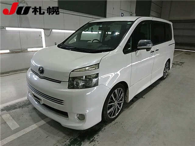 TOYOTA VOXY 2010