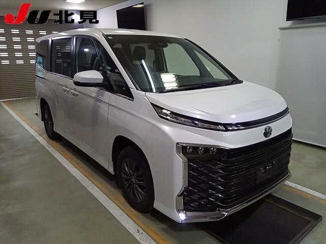 TOYOTA VOXY 2022
