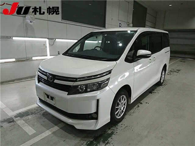 TOYOTA VOXY 2014