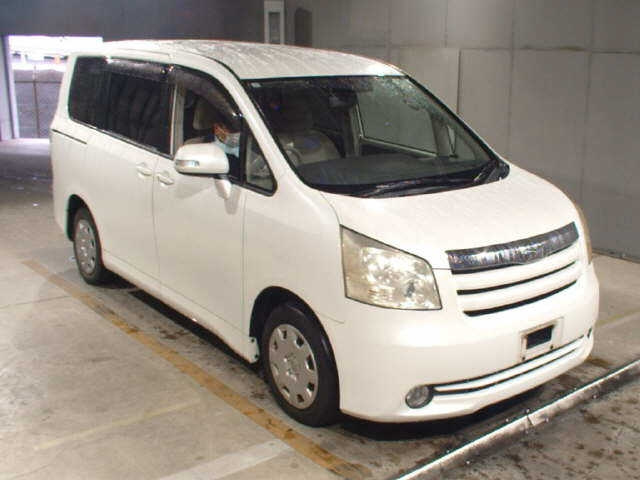 TOYOTA NOAH 2007