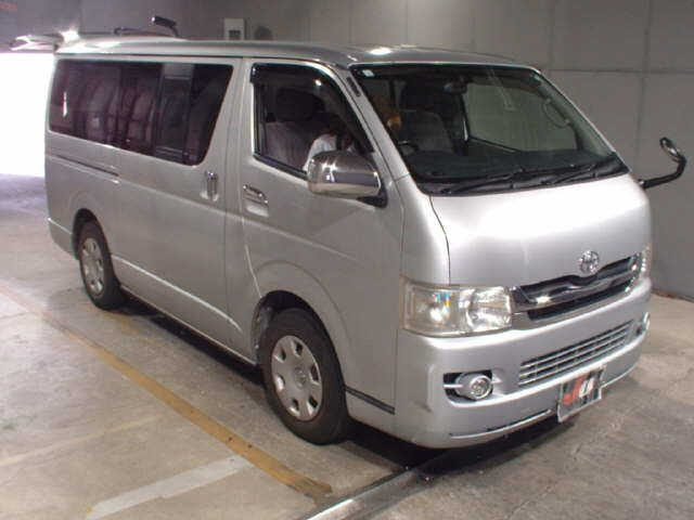 TOYOTA HIACE VAN