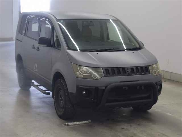 MITSUBISHI DELICA D5
