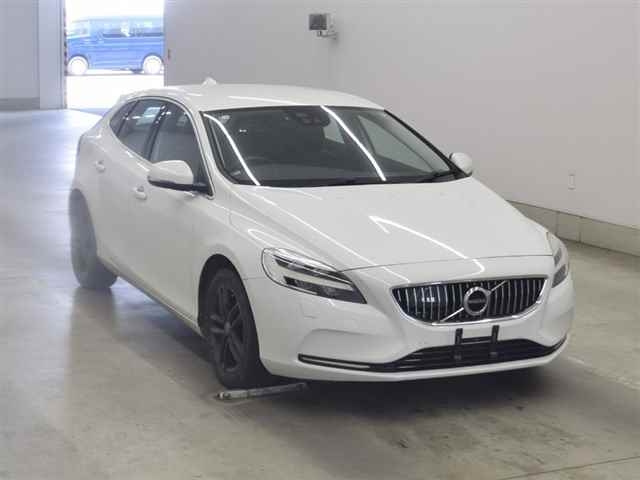 VOLVO V40 2016