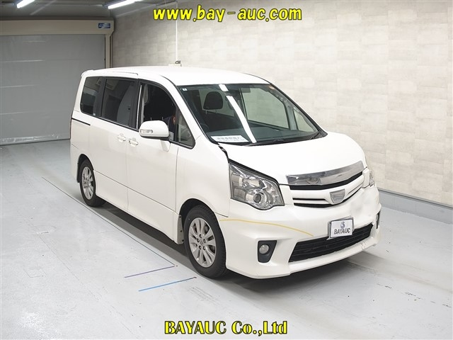 TOYOTA NOAH 2012