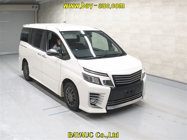 TOYOTA VOXY 2016