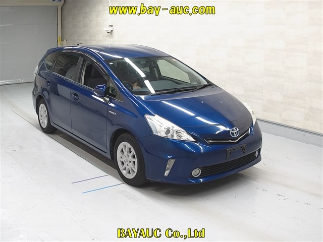 TOYOTA PRIUS ALPHA 2014