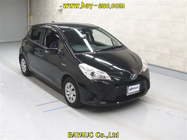TOYOTA VITZ 2017