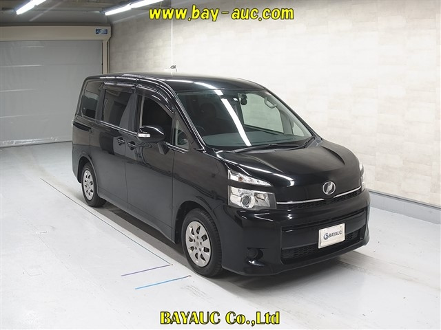 TOYOTA VOXY 2010