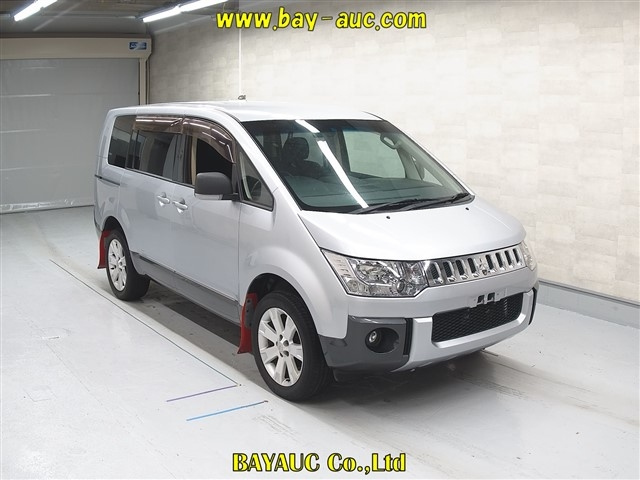 MITSUBISHI DELICA D5 2010